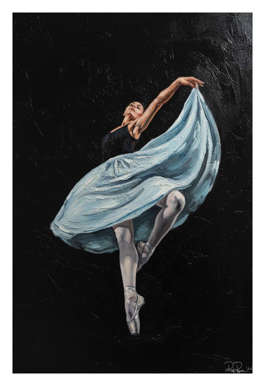 Daancer in blue skirt 